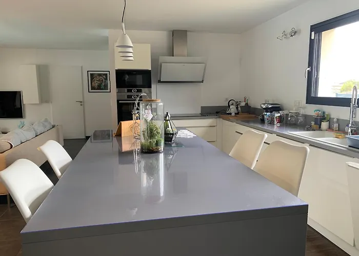 Villa La Gaboline 9p Avec Piscine *